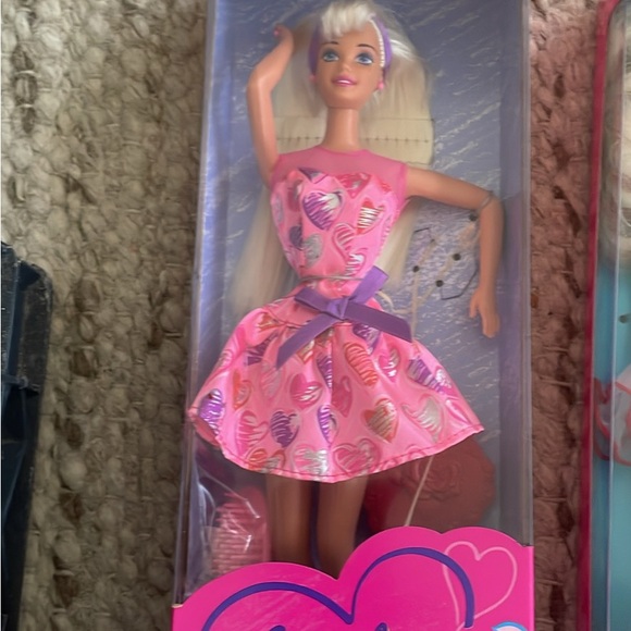 Vintage Valentines Barbie’s - Picture 2 of 6
